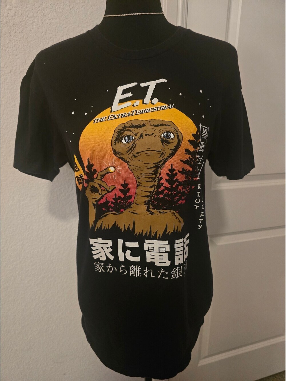 Riot Society E.T. The Extra-Terrestrial Graphic T-Shirt Black Small